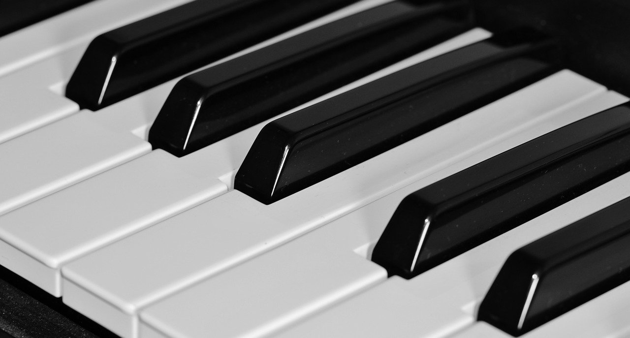 Фортепиано для начинающих: как научиться играть на фортепиано взрослому?