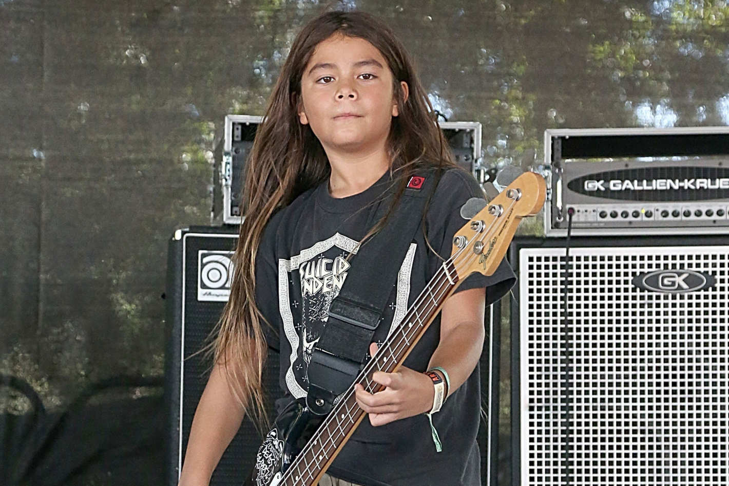 12-летний сын басиста Metallica играет в туре с Korn (видео)