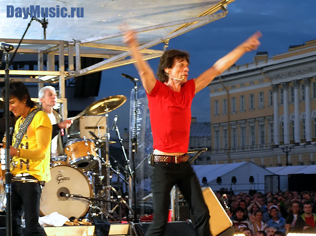 Концерт 98 года. Роллинг стоунз Питер 2007. Концерт Роллинг стоунз в Санкт-Петербурге 2007. Роллинг стоунз на Дворцовой площади. Rolling Stones в Москве 1998.