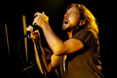 Eddie Vedder ���������� � ������ ��� ��� Pearl Jam