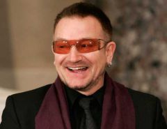 Лидер U2 Боно снова на ногах