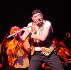 Jethro Tull выступят в России с оркестром