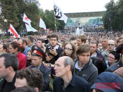 Запрещенный властями концерт в защиту Химкинского леса на Пушкинской площади в Москве прошел как митинг